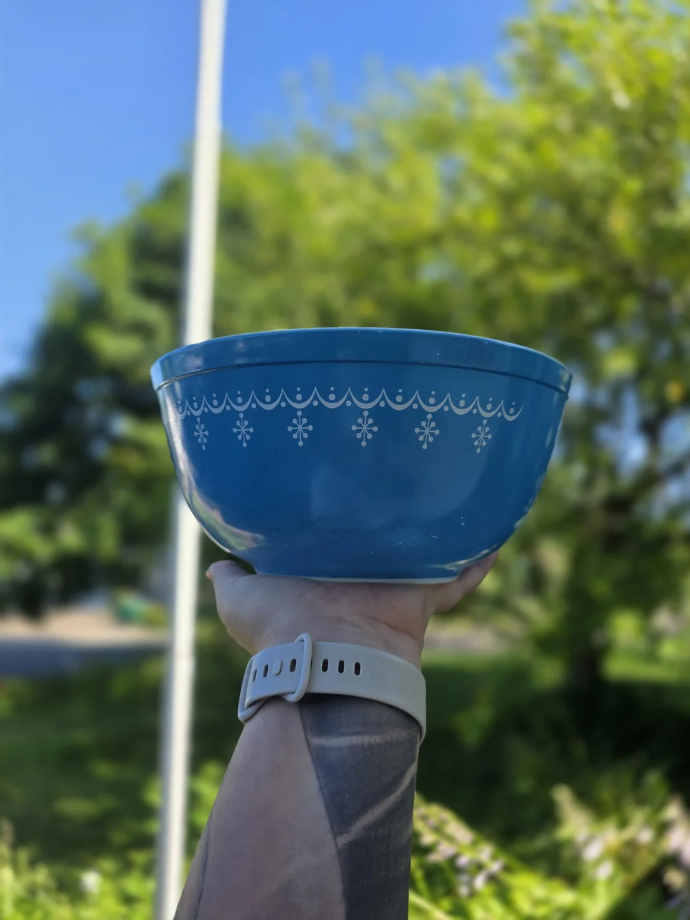 Vintage Pyrex Blue and White Nesting Bowls with Matching Cups